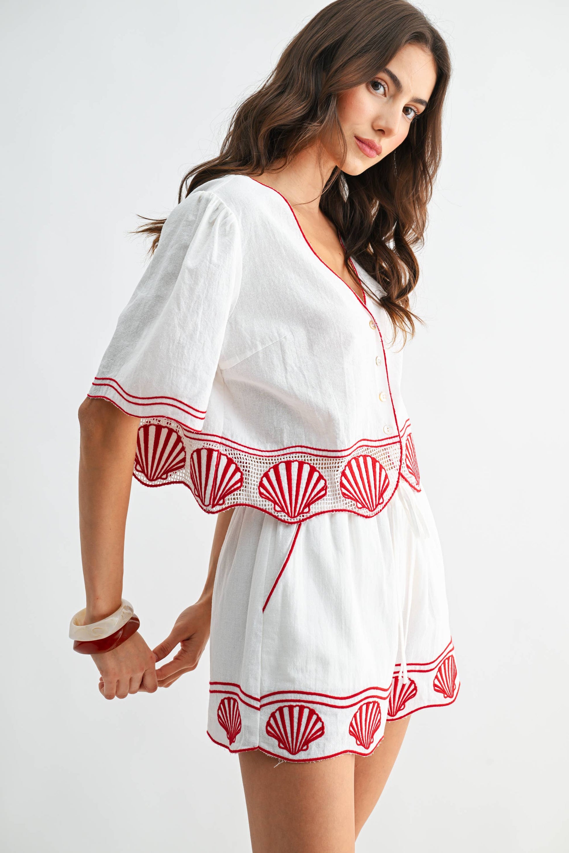 Embroidered Shorts with Red Seashell