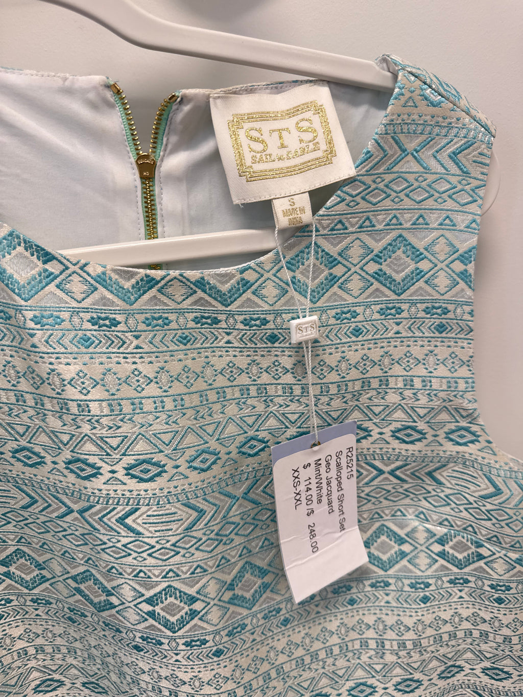 Sample Mint/White Short Scalloped Set (S)